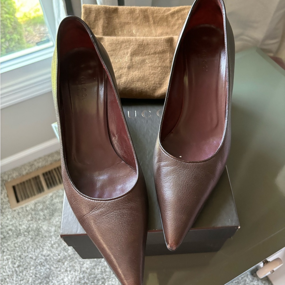 Gucci size 8 brown leather kitten heels great shape comes with dust bags & box